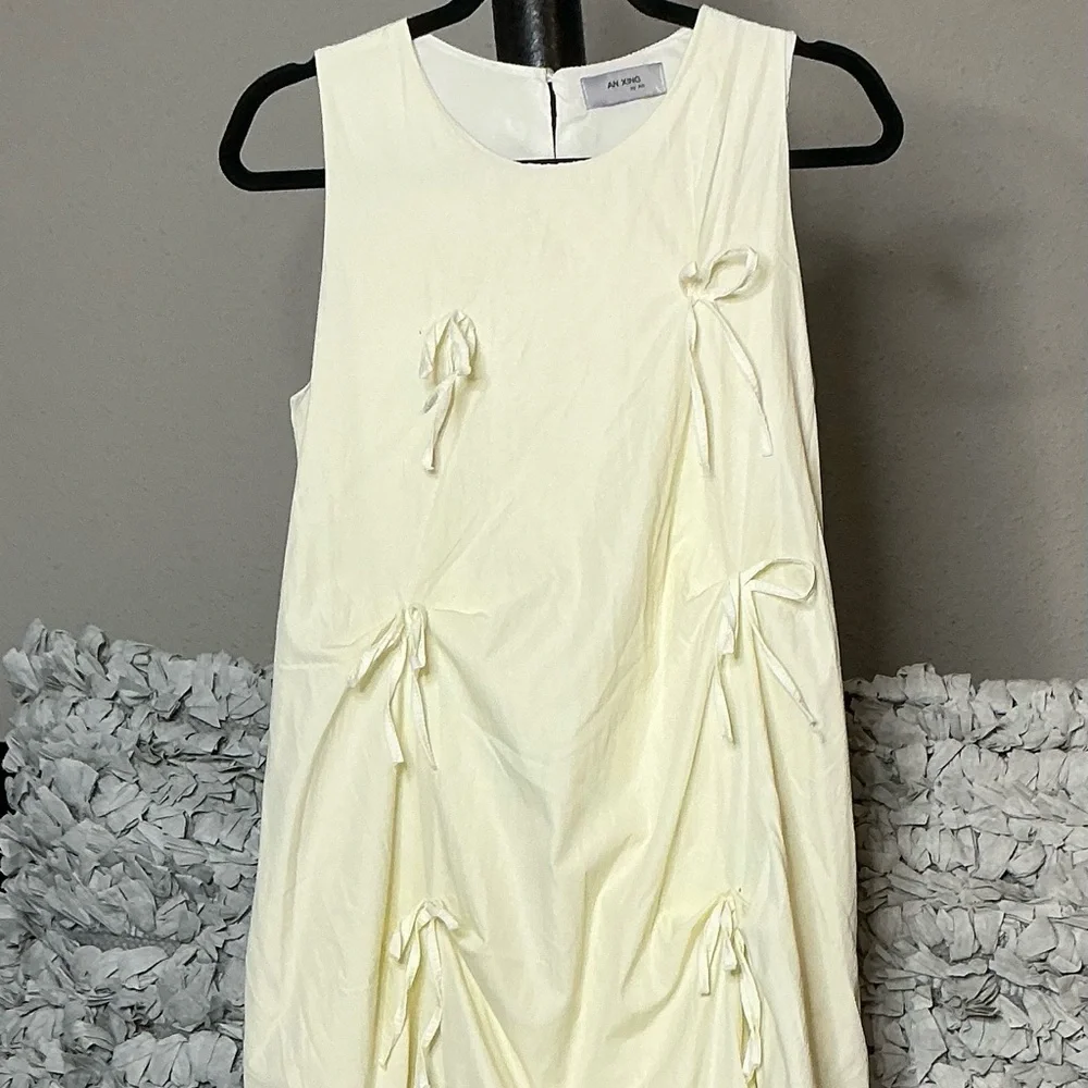 Cream Sheath Dress with Crew Neck for Cocktail Events